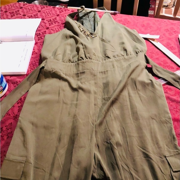 Venus 1X FITS 14-16 olive green jumpsuit  V-neck embellished ,pockets NWT - Picture 7 of 15